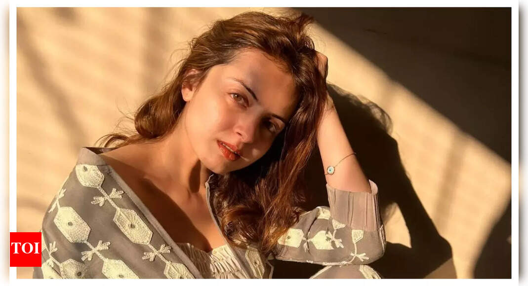 Not easy to play a goddess on screen: Shrenu Parikh