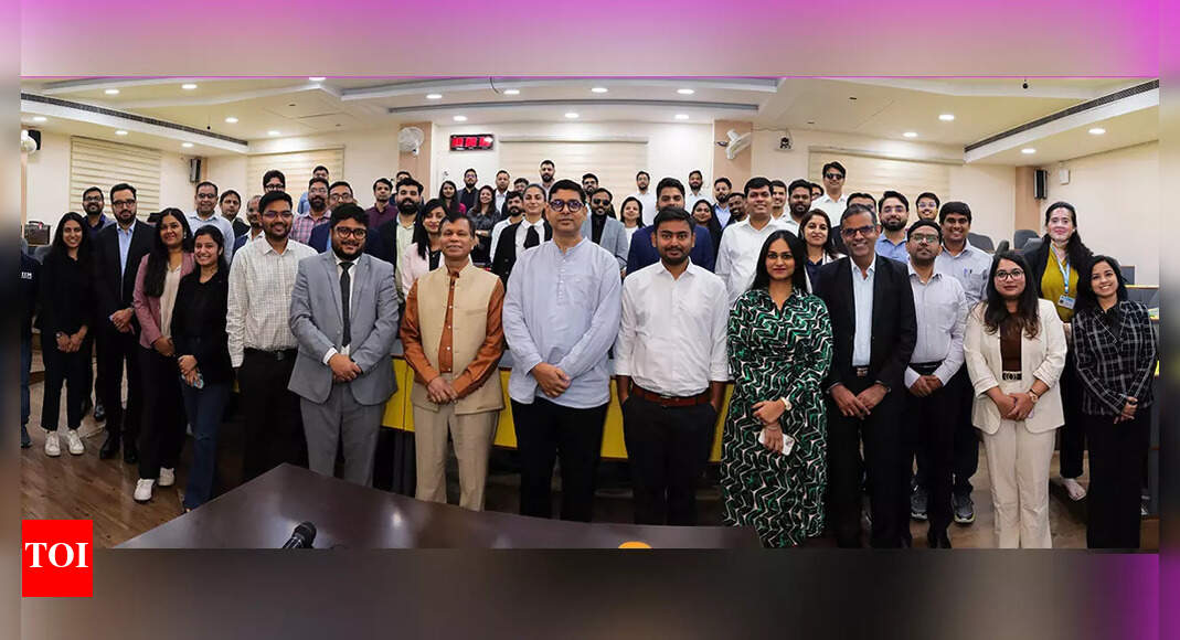 Work full-time. Learn strategically. Lead confidently – Earn your IIM Lucknow executive MBA