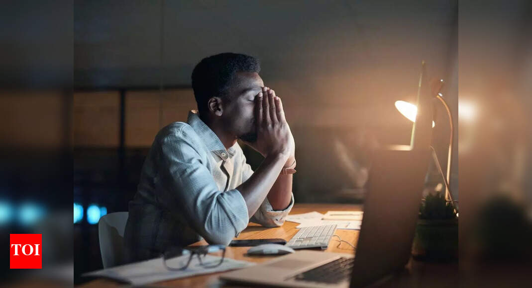 Employee skips meeting during leave: Boss disappointed; sparks debate on work culture