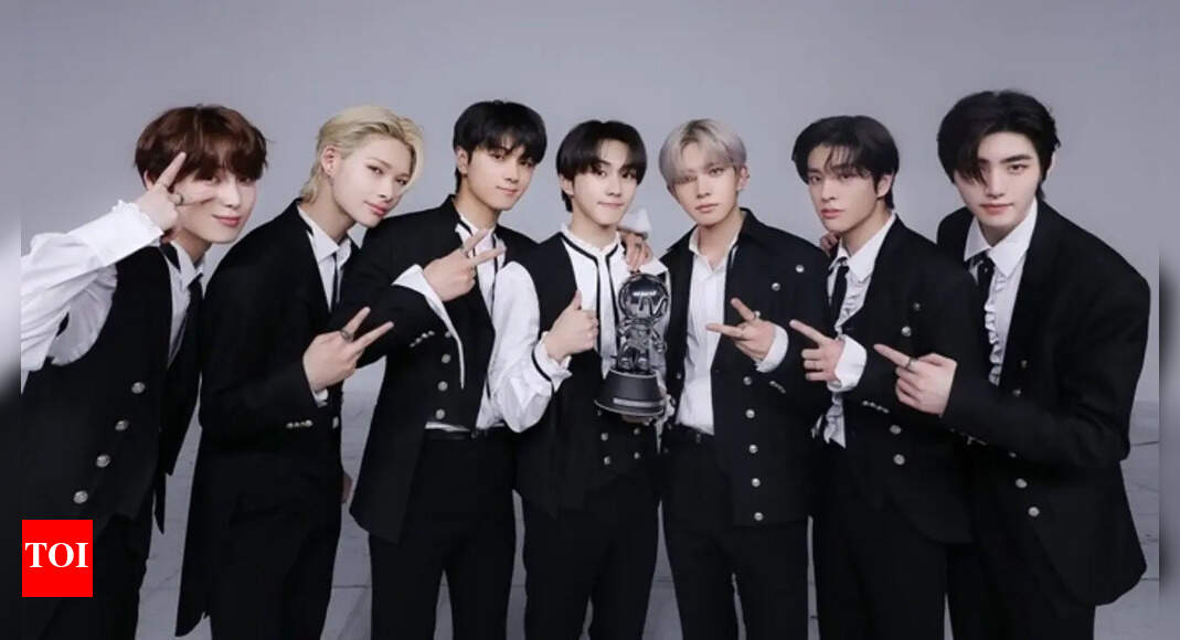  Enhypen reinterprets Justin Bieber's beloved carol 'Mistletoe' for the 