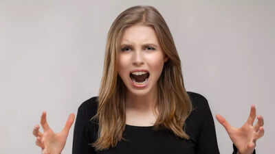 क्या वेंटिंग वास्तव में आपको बेहतर महसूस करने में मदद करती है? नए शोध का कहना है कि इससे गुस्सा और भी बदतर हो सकता है