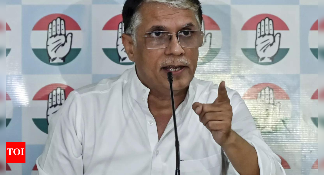 <div>'Will call it blast': Congress attacks Centre over delay in calling Delhi explosion 'terror incident'; demands all-party meet</div>