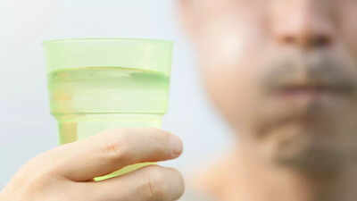 Salt-water gargling: A calming everyday habit for throat comfort