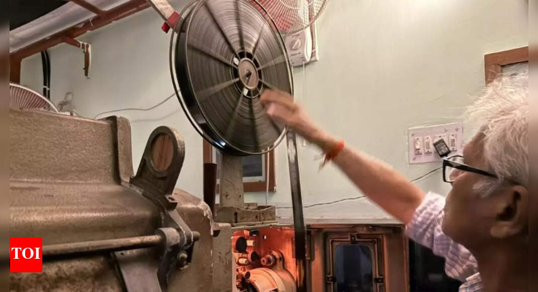 Kolkata International Film Festival promotes celluloid projection with 'Nayantara' screening at Radha Studio