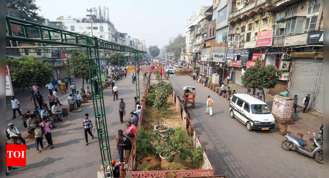 Delhi markets fall silent after Red Fort blast: Footfall drops drastically in Sadar, Chandni Chowk; buyers move online