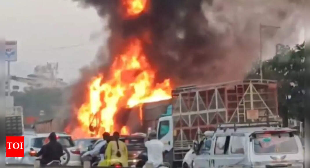 Pune road accident: Truck rams multiple vehicles; six dead, several injured