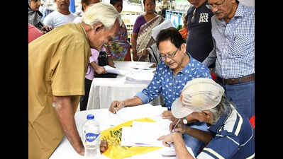 In most paras, elderly voters crowd help desks