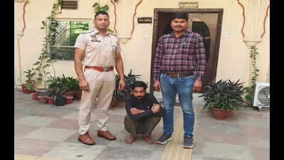 Police arrest delivery boy who fled with gold parcel