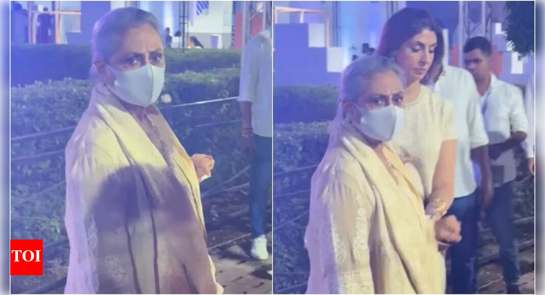 Jaya Bachchan warns, ‘Enough is enough,’ as she gets photographed at an event; gives them a stern look after paparazzi say THIS | Hindi Movie News – The Times of India