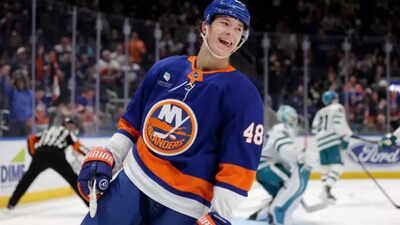 Islanders sensation Matthew Schaefer earns major respect from Stanley Cup legend after dominant early-season performance