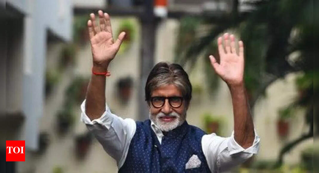 <div>'Mujhe murgi ka bachha banaya tha': Big B recalls childhood memory</div>