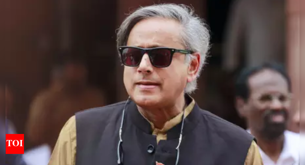 <div>'Was not invited to campaign in Bihar': Shashi Tharoor says Congress not senior partner in alliance; calls for defeat review</div>