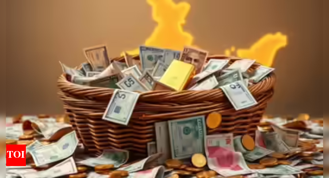 Forex tracker: Reserves drop $2.7 bn to $687 bn; weekly decline driven by FCA and gold