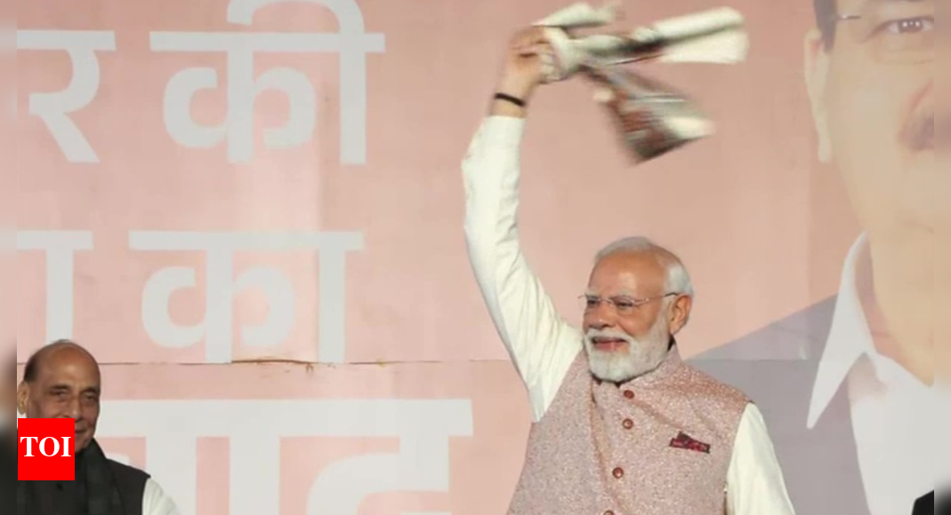 <div>'Gamcha' in the air: PM Modi leads celebrations after NDA secures sweeping victory in Bihar elections- Watch</div>