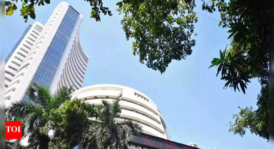 Sensex gains for 4th day, Rupee rises against dollar