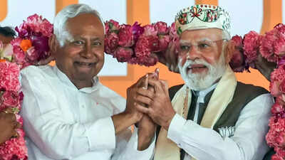  Nitish does it again; alliance returns with crushing 202 seats