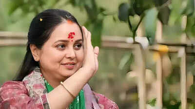 'Quitting politics': Rohini Acharya 'disowns' Lalu family day after RJD's Bihar poll debacle