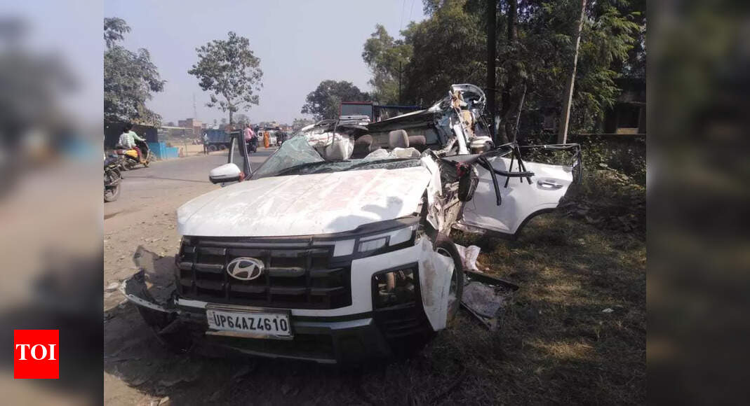 One killed, two hurt as speeding SUV collides with truck in Hazaribag