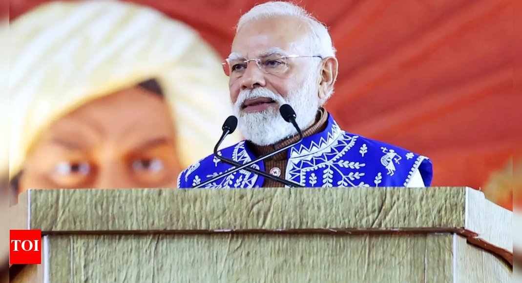 Nationalists in Congress upset with 'namdar': PM Modi rips into Rahul; slams anti-EC campaign