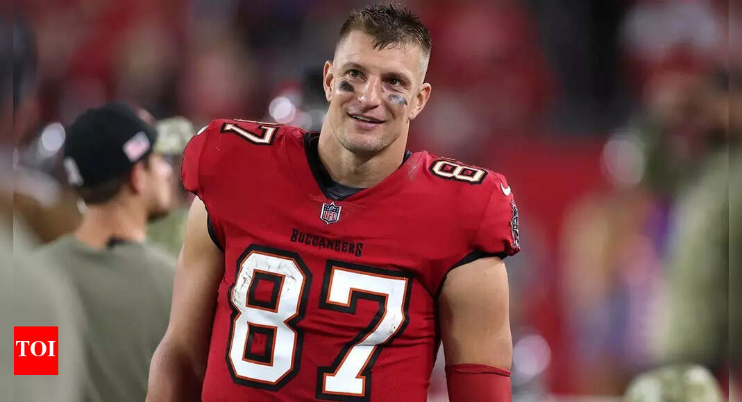 Gronk’s one-day Patriots contract sparks debate: Will he get a Super Bowl ring?