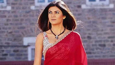 Sushmita Sen recalls shooting the iconic red saree sequence with Shah Rukh Khan in freezing cold: 'She tied it really low, I was worried...'