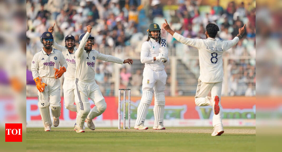 Twenty-six wickets in two days leaves the India–South Africa Test on a knife edge