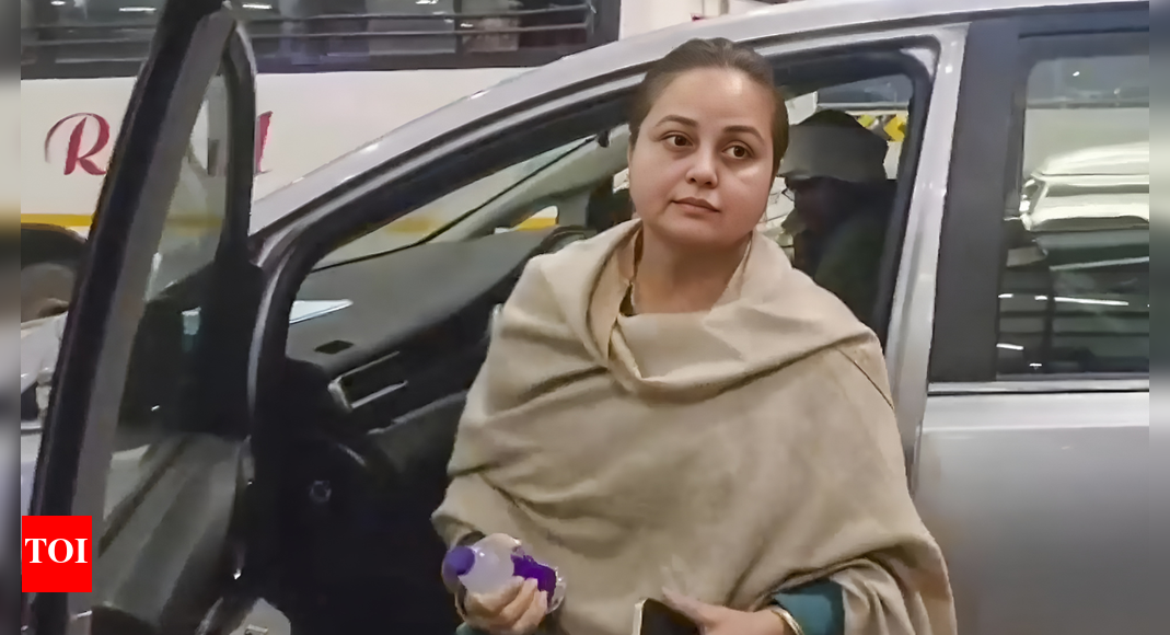 'Abuses hurled, slipper raised': Lalu Yadav family feud intensifies; Rohini Acharya alleges insult over kidney transplant