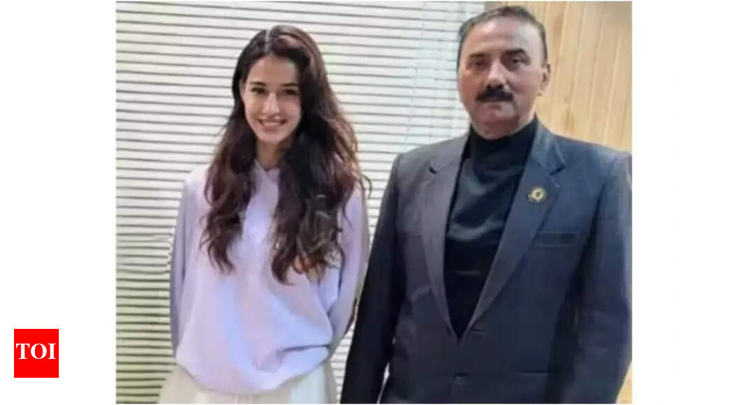 <div>Disha's father gets weapons licence following attack on home</div>