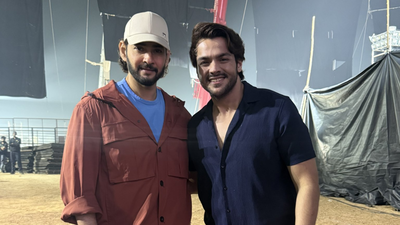  Ashish Chanchalani shares BTS picture with Mahesh Babu; calls actor, 'Absolute legend'