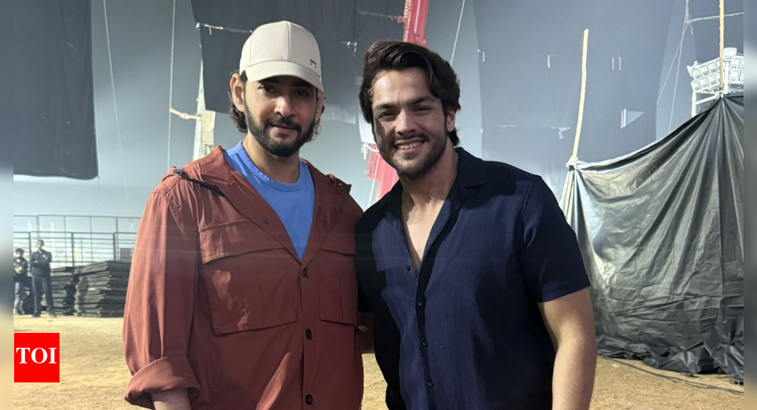 'Varanasi' movie event: Ashish Chanchalani shares BTS picture with Mahesh Babu; calls actor, 'Absolute legend'