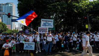 Tens of thousands rally in Manila over corruption scandal that implicates top Philippine officials