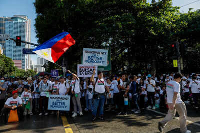 Tens of thousands rally in Manila over corruption scandal that implicates top Philippine officials