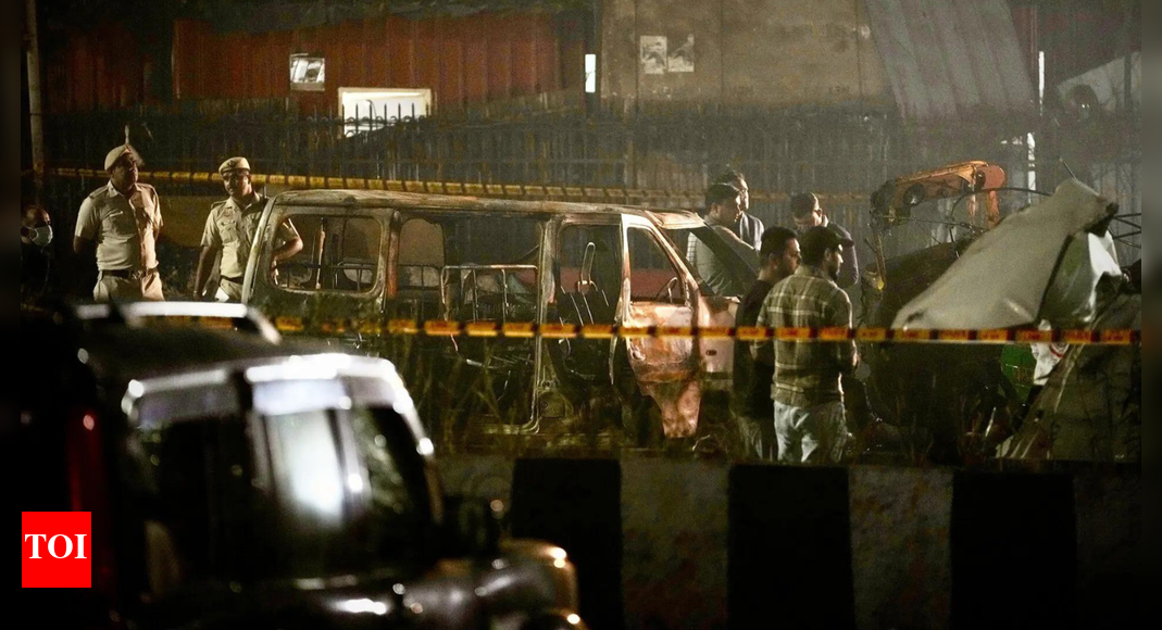 <div>Delhi blast probe: NIA arrests suicide bomber's aide; car used as 'IED' was in his name</div>