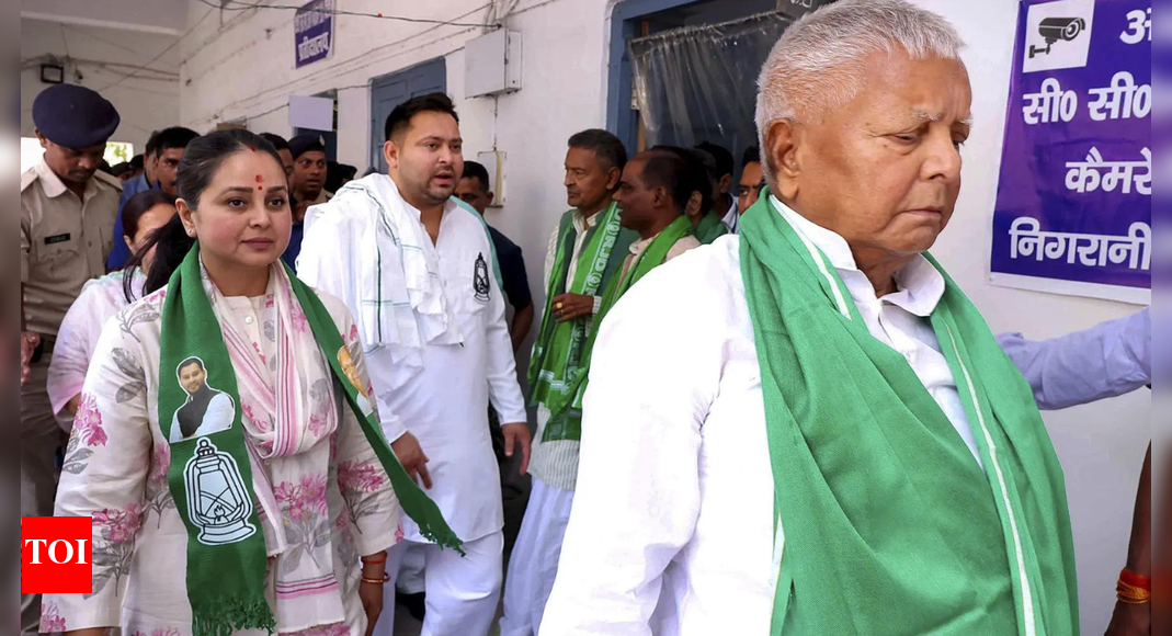 'Disowned Tejashwi': Rohini says father stands by her; Lalu Yadav family feud gets murky