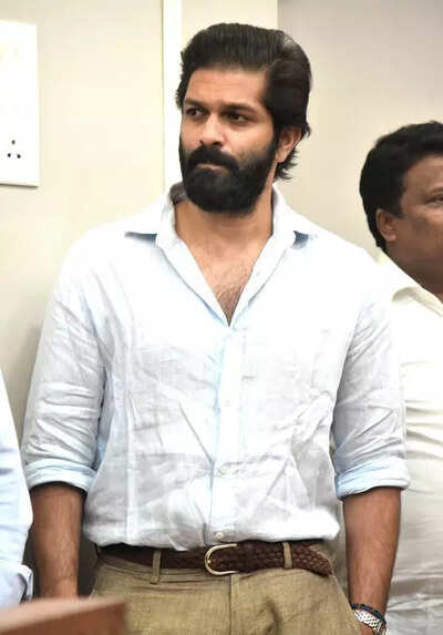 FIR against Amit Thackeray, 70 MNS workers