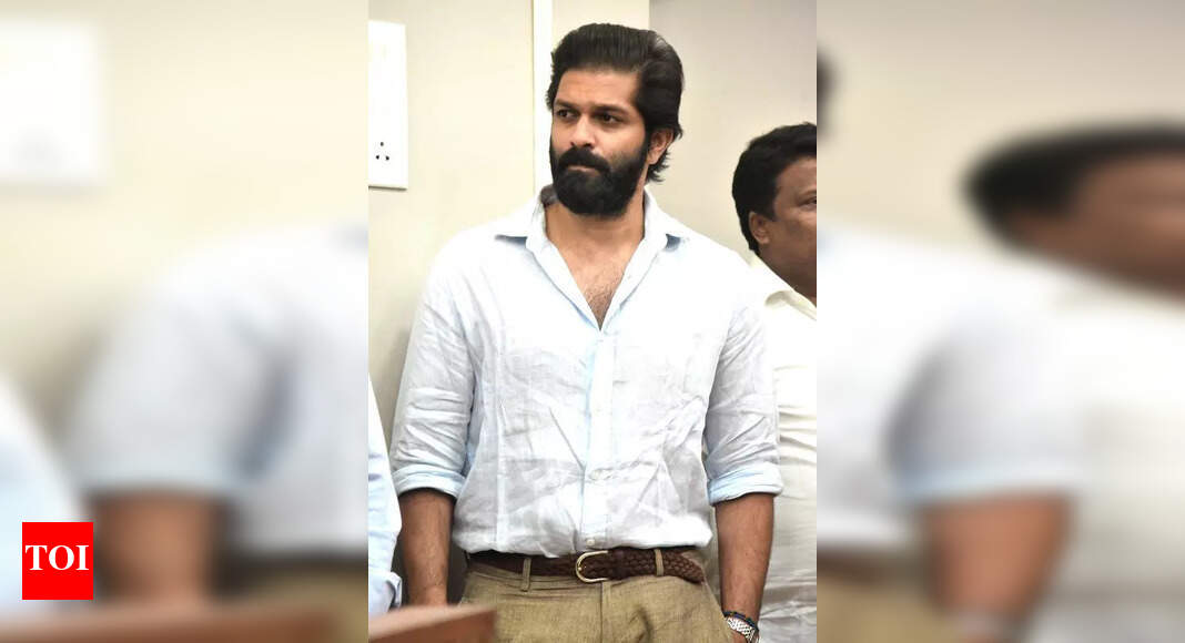 FIR against Amit Thackeray, 70 MNS workers