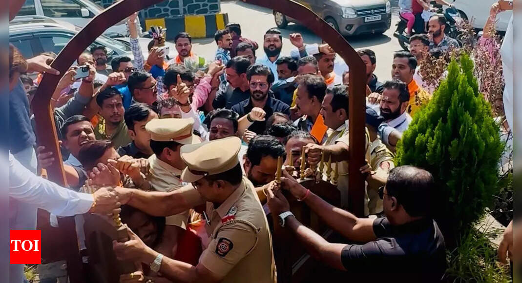 FIR against Amit Thackeray, 70 MNS workers