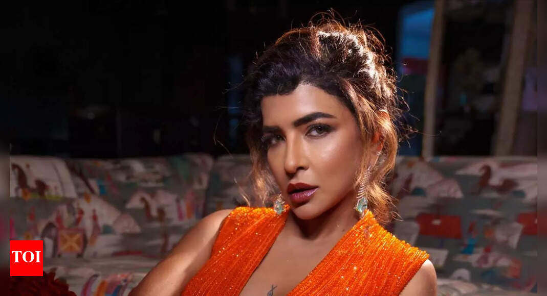 <div>Lakshmi on South's obsession with navel, admits doing Botox</div>