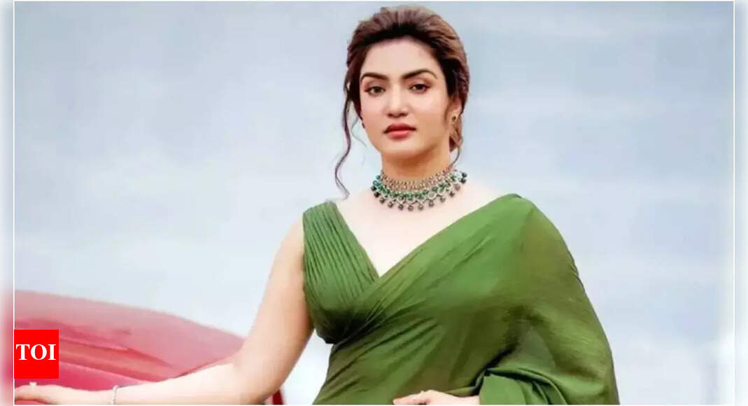 Honey Rose says Malayalam cinema doesn’t need her; 'I am just clinging on'