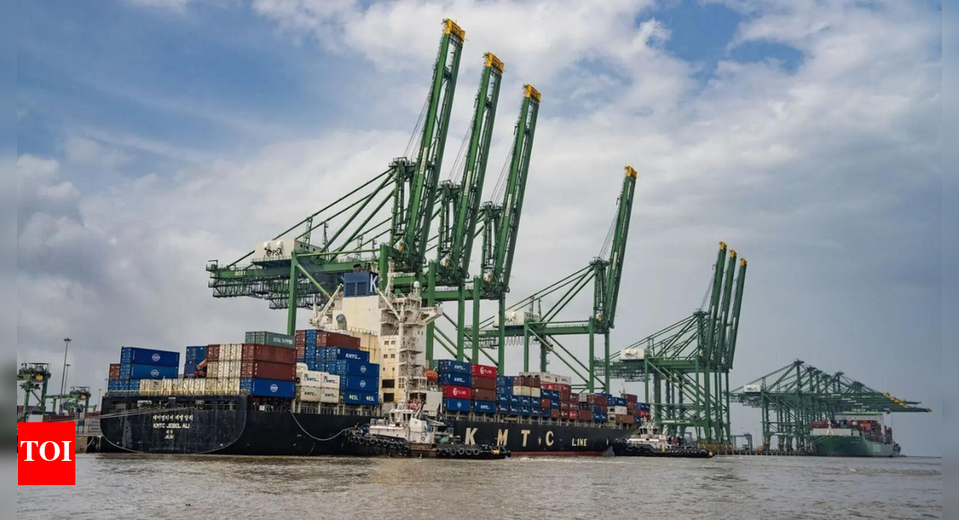 Indian OMCs seen resilient to sanctions on Russian oil: Fitch