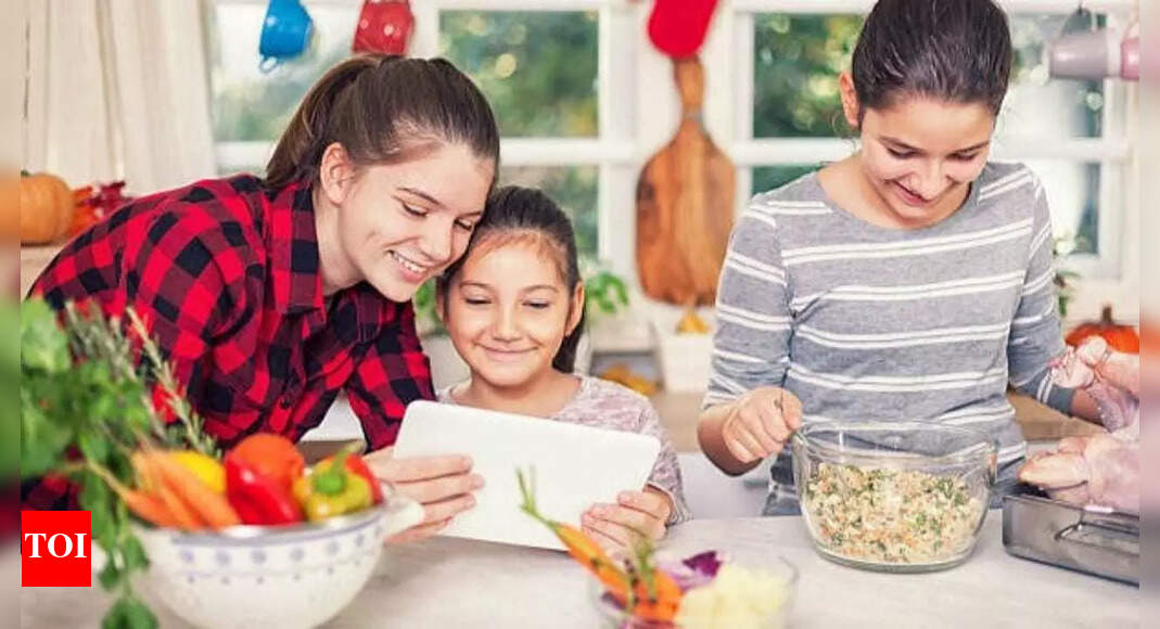 Screen-Free Thanksgiving Ideas to Keep Kids Busy While You Cook