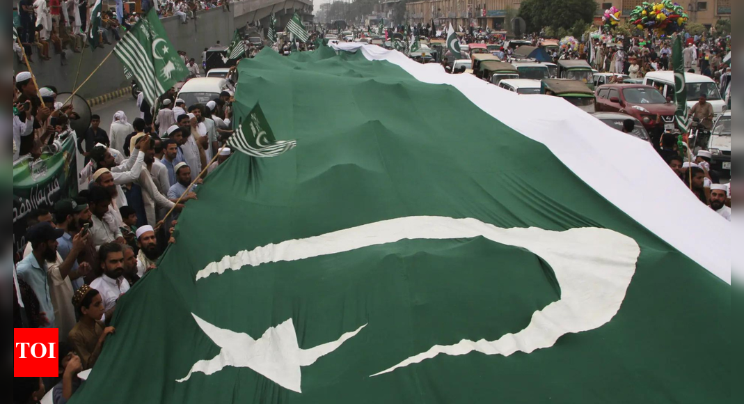 Pakistan economy in shambles! Dollar access tightened; cash purchases capped at $500 to check outflows