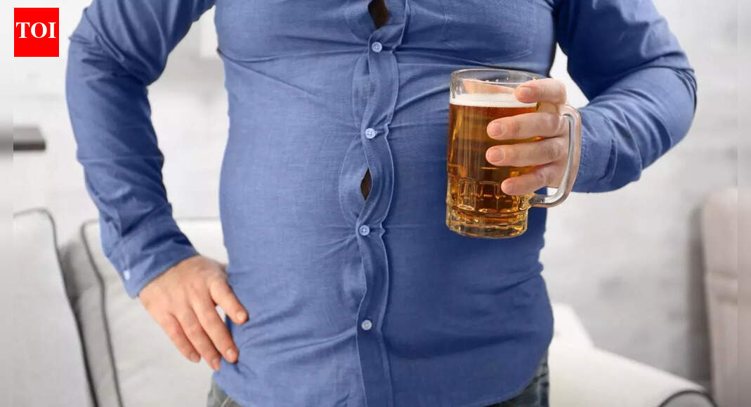 How alcohol causes you to have a beer belly: Effects of drinking on fat ...