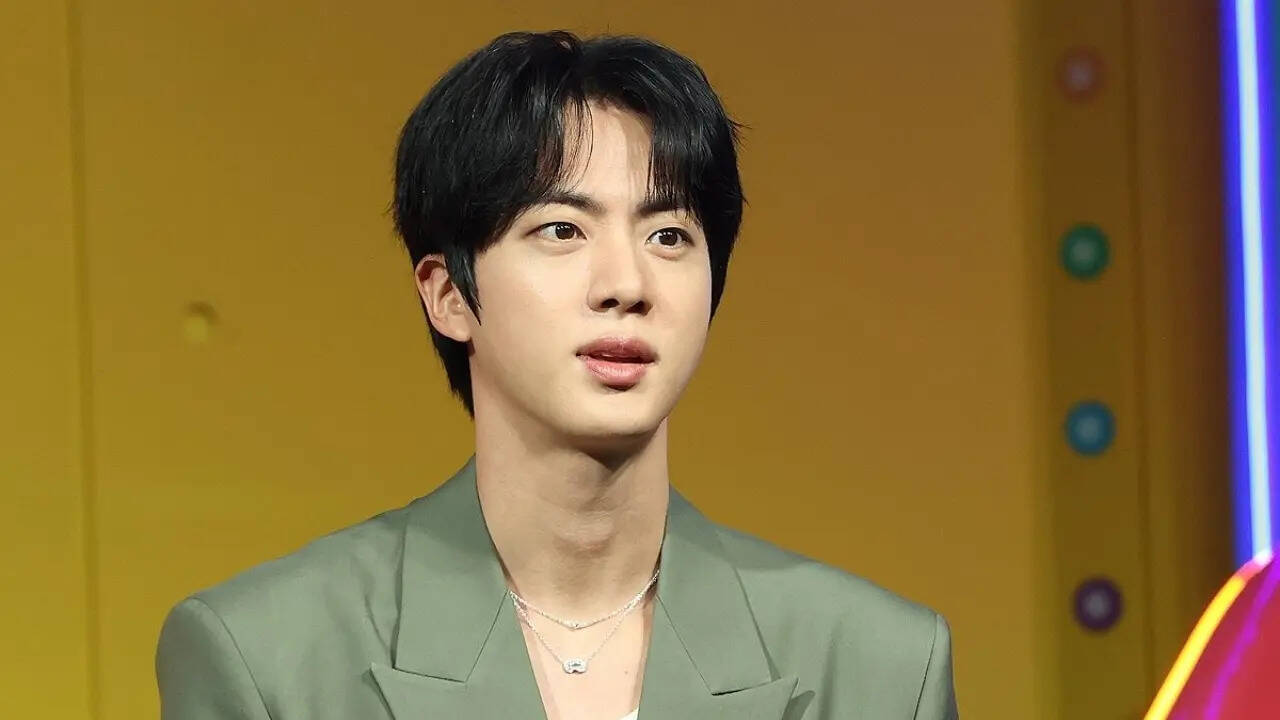 178龍ko志様 リクエスト BTS Jin メイクブラシ スタンド ジン Woman