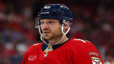 Is Sam Reinhart playing against the Vancouver Canucks tonight? Latest update on Florida Panthers forward for November 17