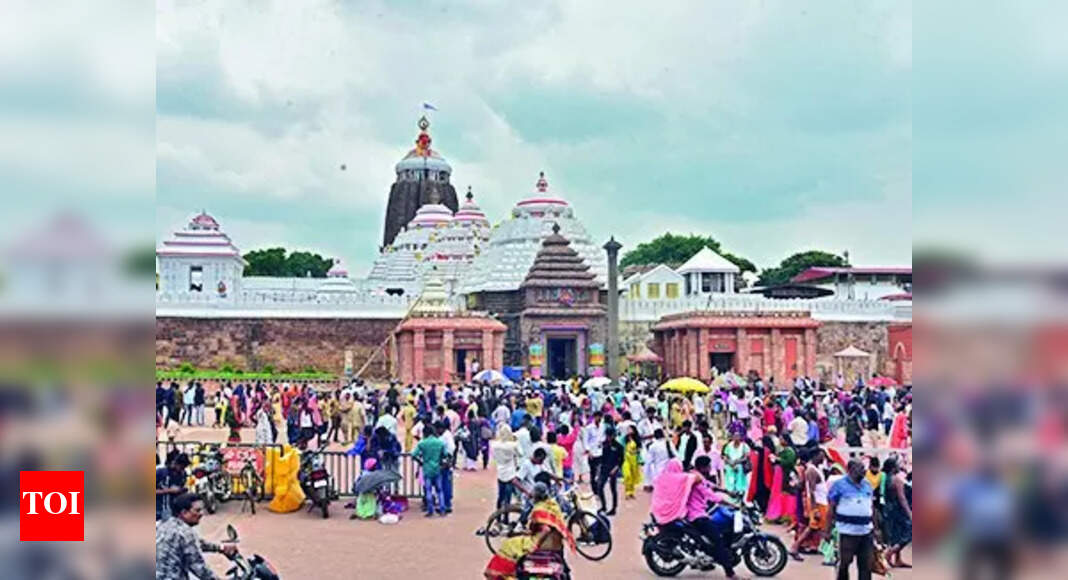 Officials inspect ramps to be installed in Puri shrine for new darshan system
