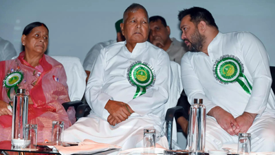 Bihar: Tejashwi Yadav offers to step aside, Lalu says he should lead RJD