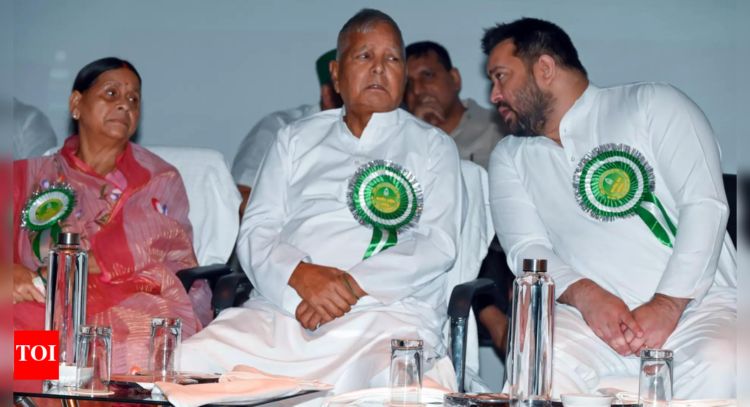 Bihar: Tejashwi Yadav offers to step aside, Lalu says he should lead RJD