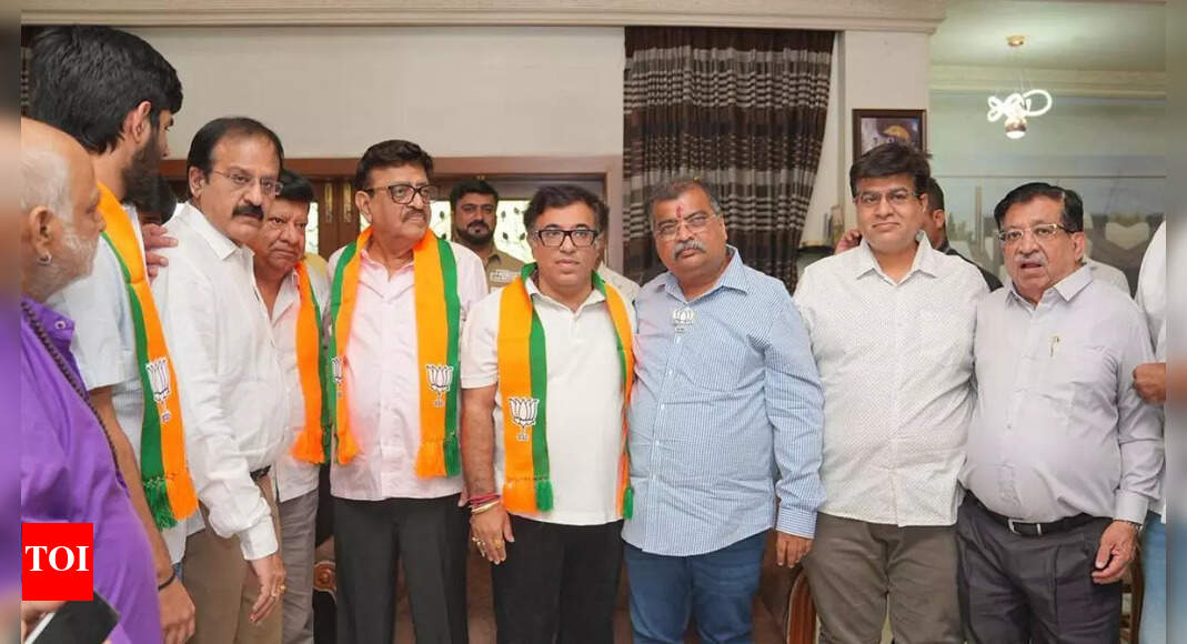 Boost for BJP in Ulhasnagar as former Congress corporator Godhumal Krishnani, son join party