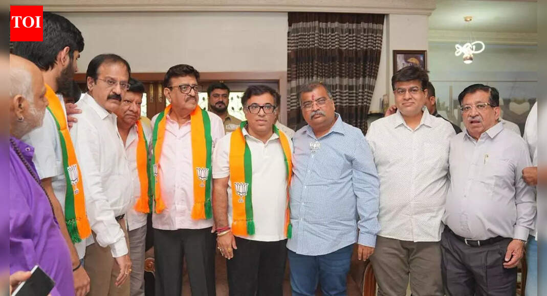 Boost for BJP in Ulhasnagar as former Congress corporator Godhumal Krishnani, son join party